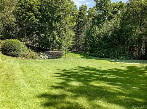 17 Cowdray Park Drive Armonk NY 10504