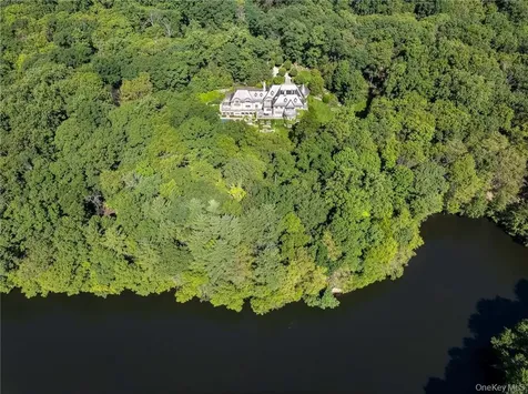 17 Cowdray Park Drive Armonk NY 10504
