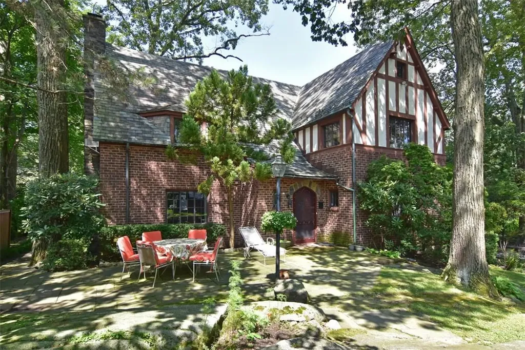 27 Bretton Road Scarsdale NY 10583