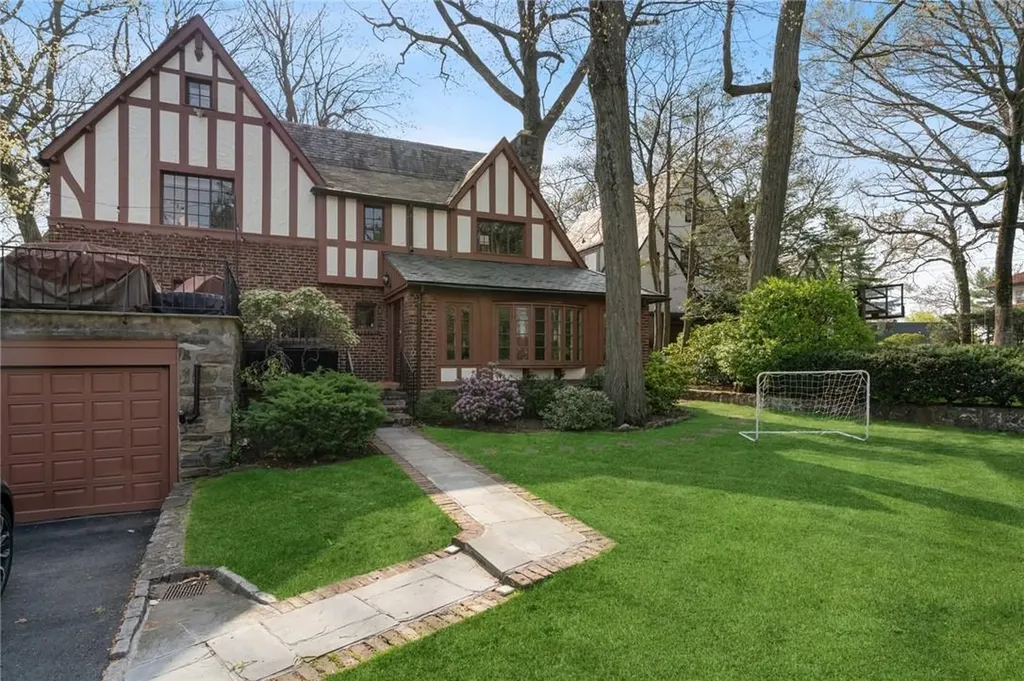 27 Bretton Road Scarsdale NY 10583