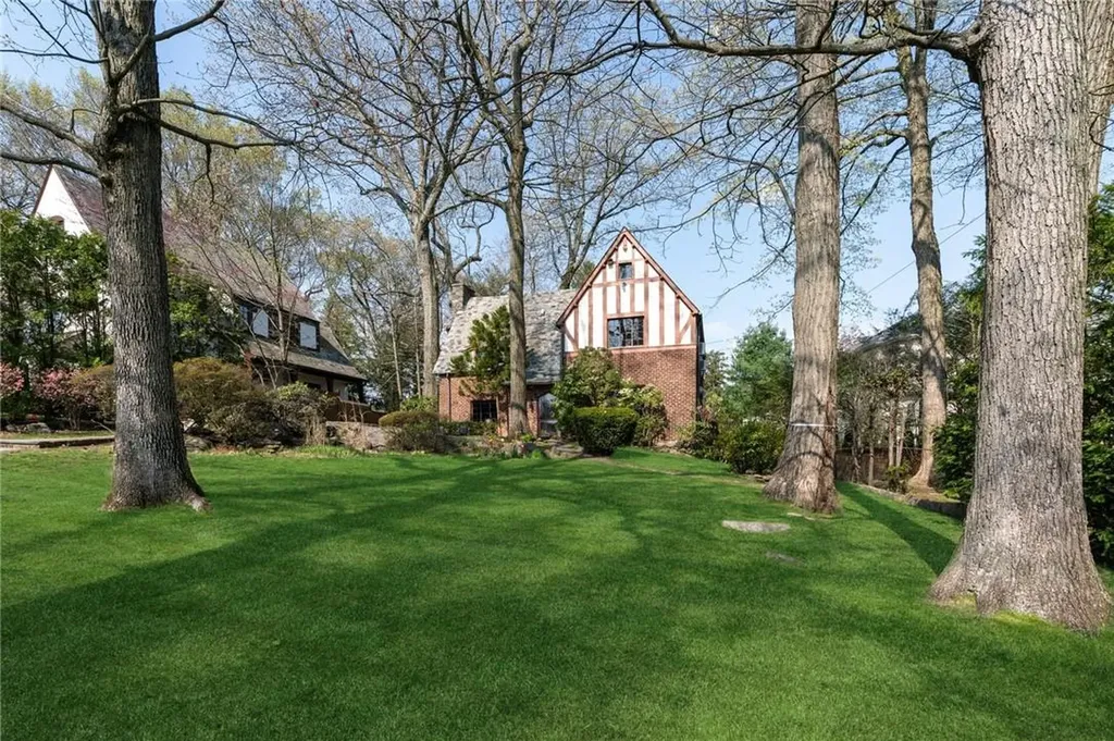 27 Bretton Road Scarsdale NY 10583