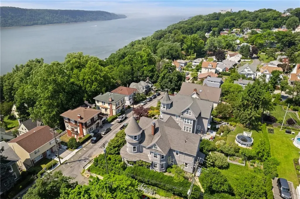 112 Windsor Terrace Yonkers NY 10701