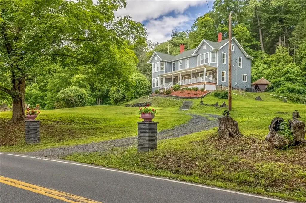 1135 Creek Locks Road Bloomington NY 12411