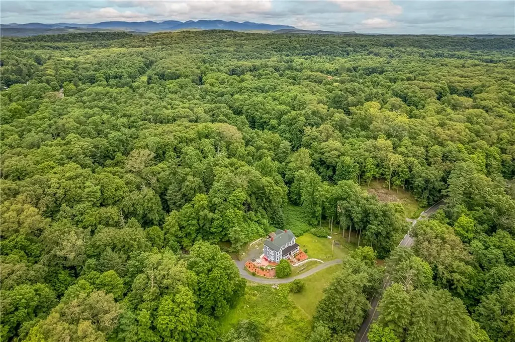 1135 Creek Locks Road Bloomington NY 12411