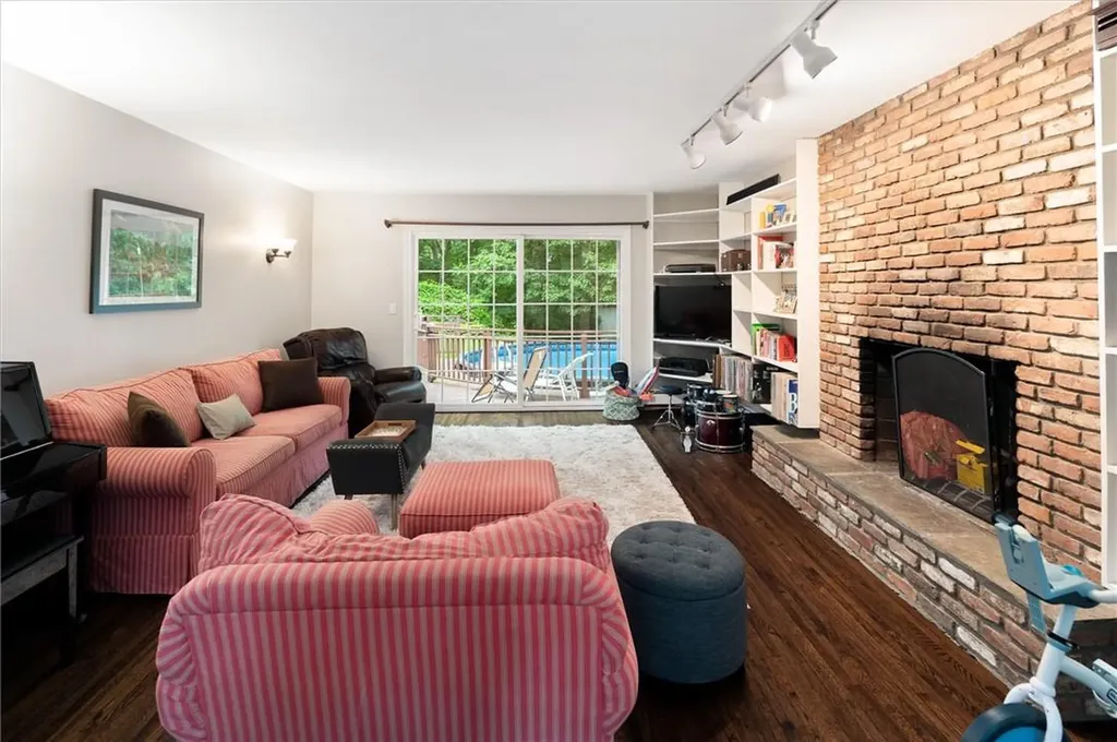 17 Derby Lane Ossining NY 10562