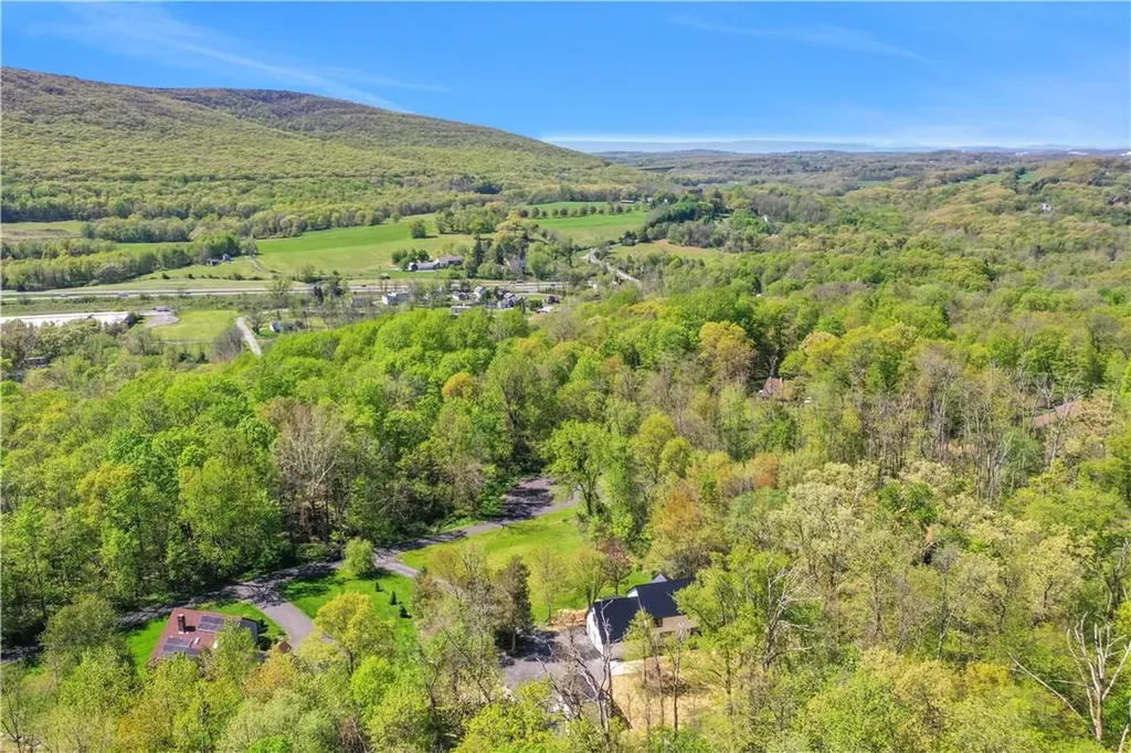 2796 Lucas Turnpike Accord NY 12404