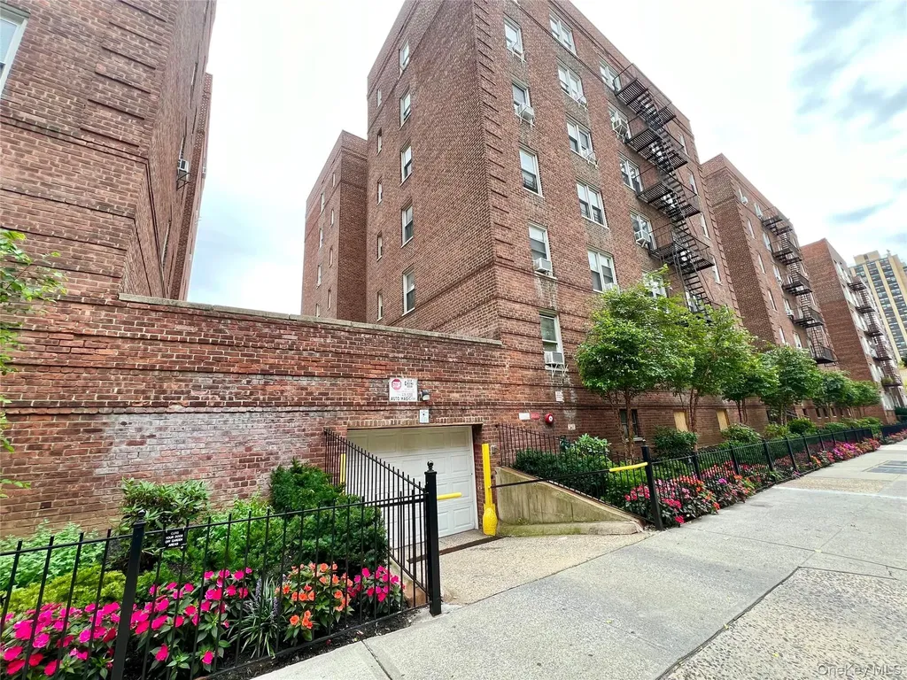 2080 Barnes Avenue Bronx NY 10462