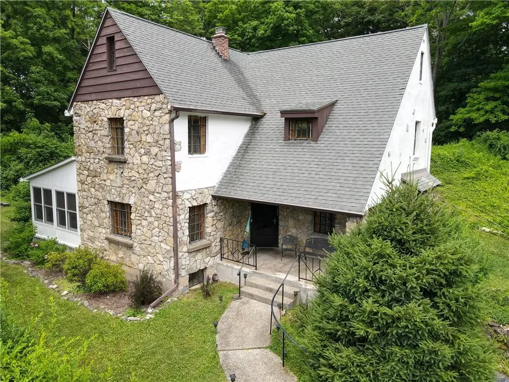 207 Rochdale Road Poughkeepsie NY 12603