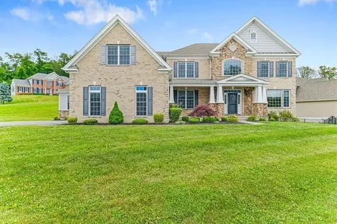 28 Sommerset Drive Poughkeepsie NY 12603