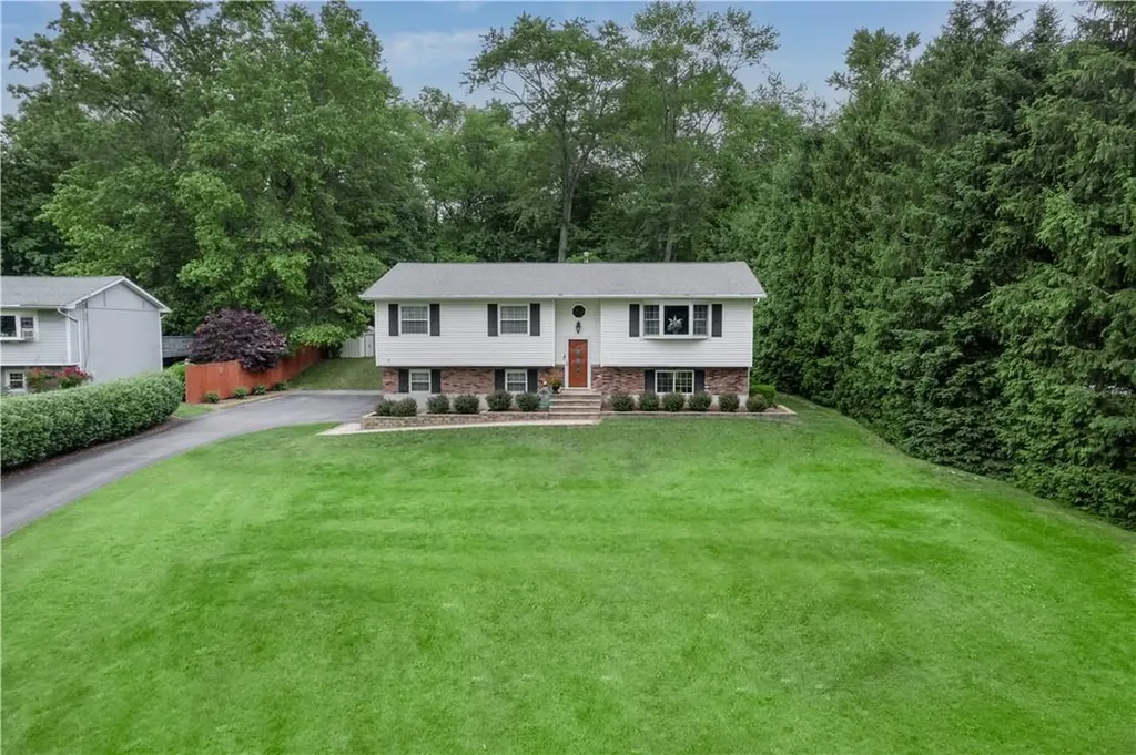 9 Pleasant Lane Poughkeepsie NY 12603