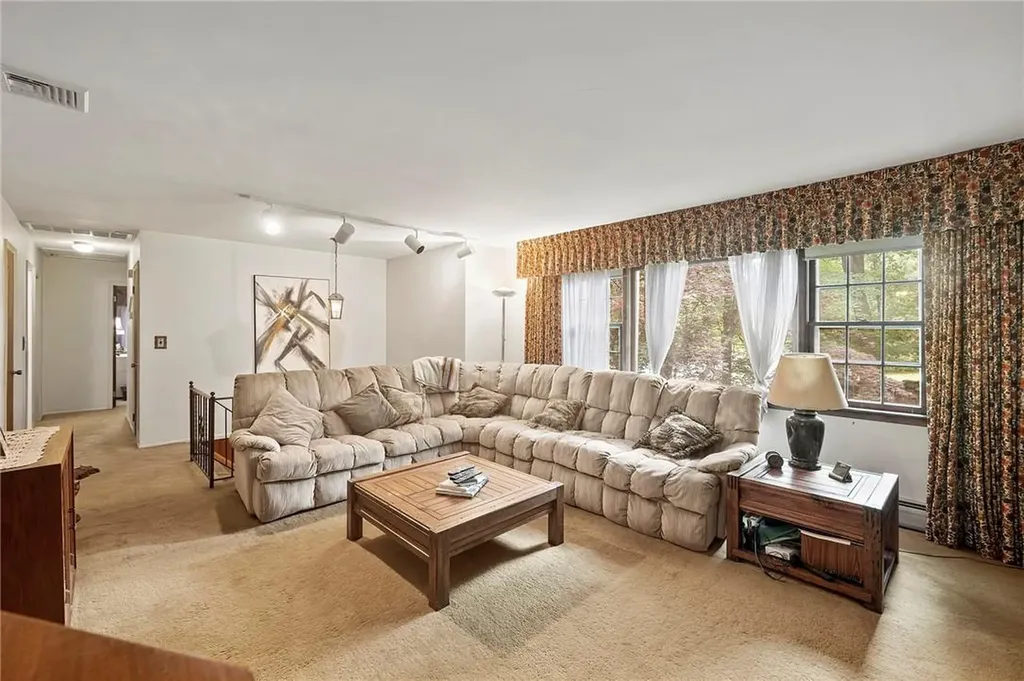 94 Smith Hill Road Airmont NY 10952