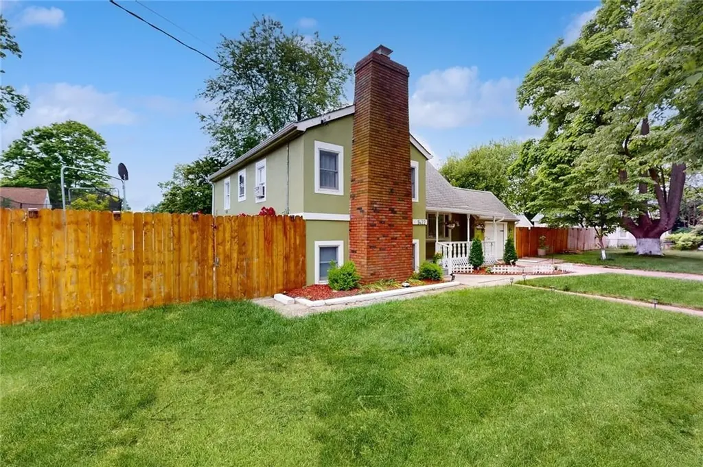 1422 Potter Boulevard Bay Shore NY 11706