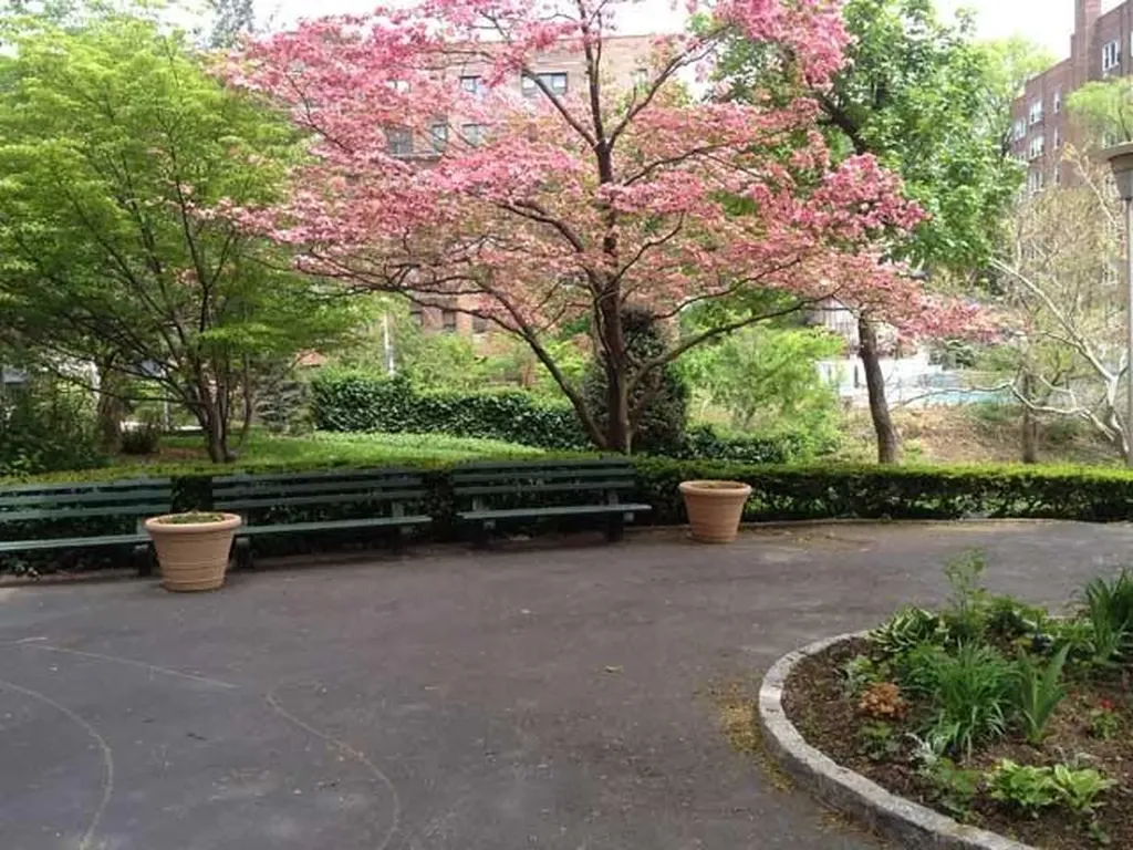60 Knolls Crescent Bronx NY 10463