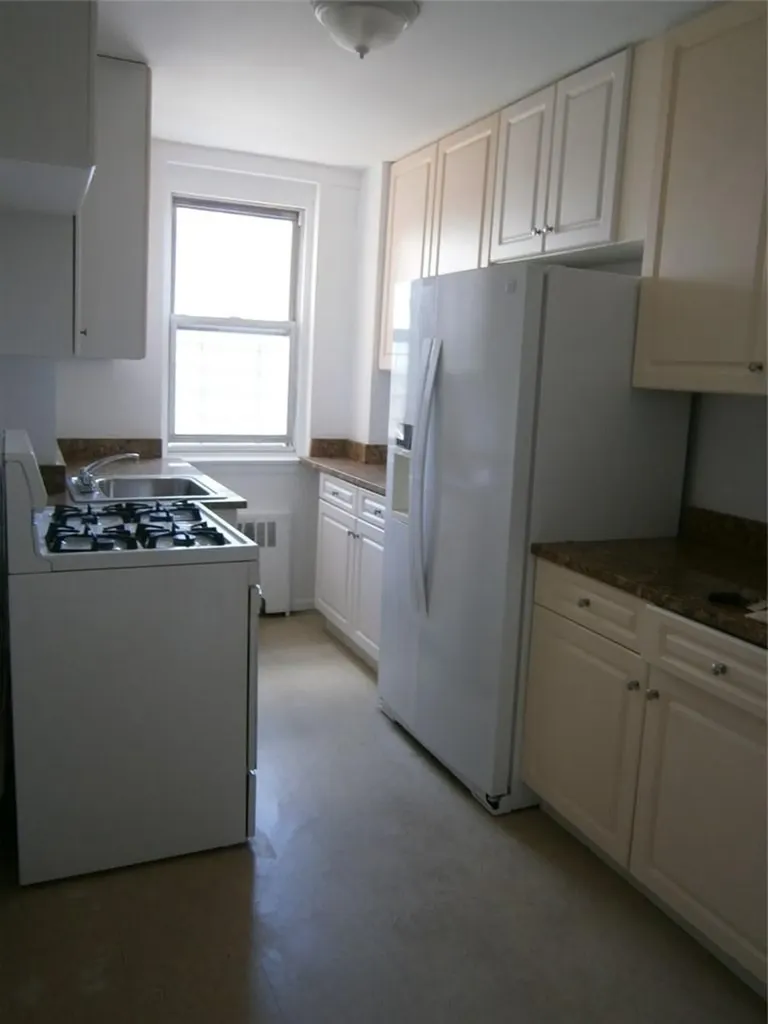 60 Knolls Crescent Bronx NY 10463
