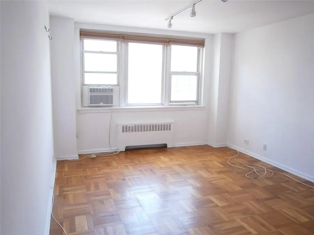 60 Knolls Crescent Bronx NY 10463