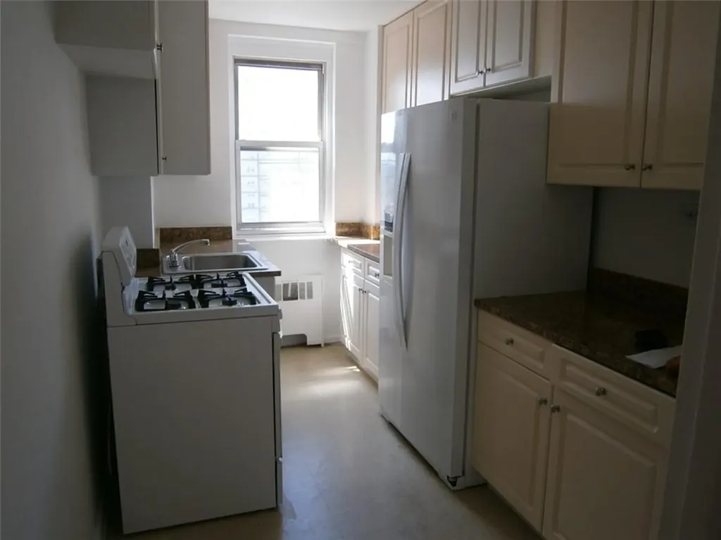 60 Knolls Crescent Bronx NY 10463
