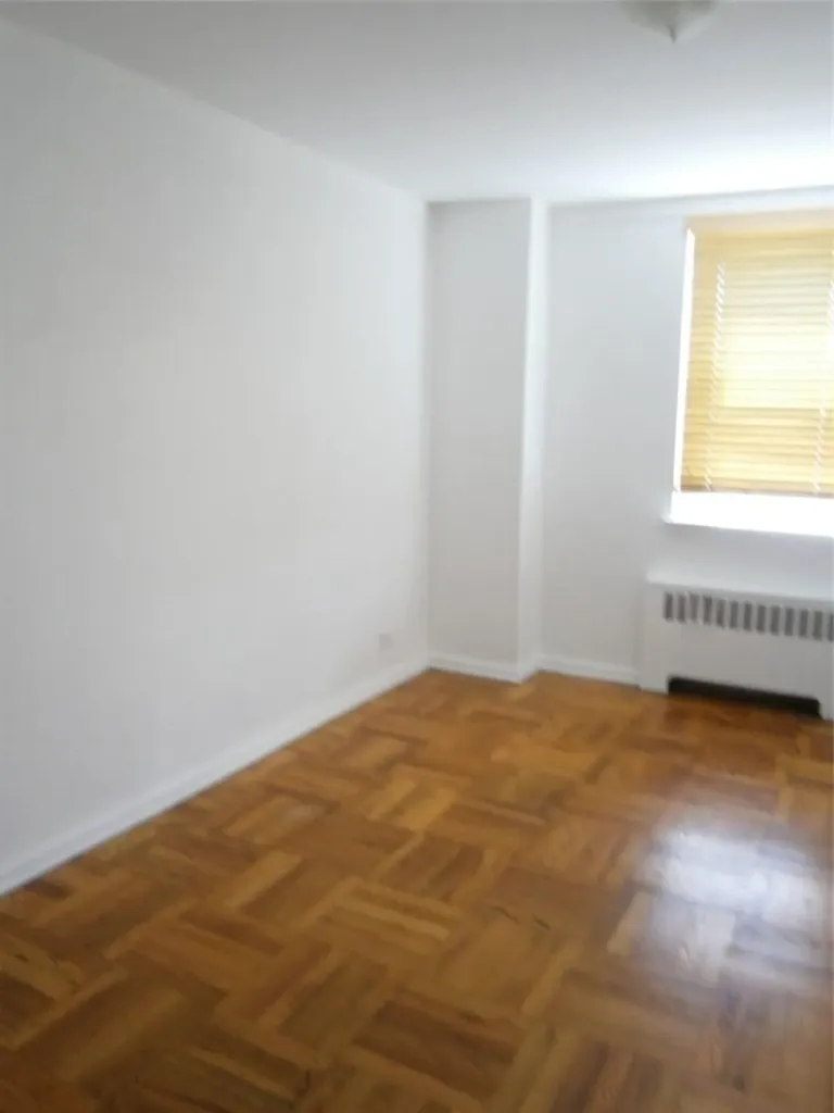 60 Knolls Crescent Bronx NY 10463