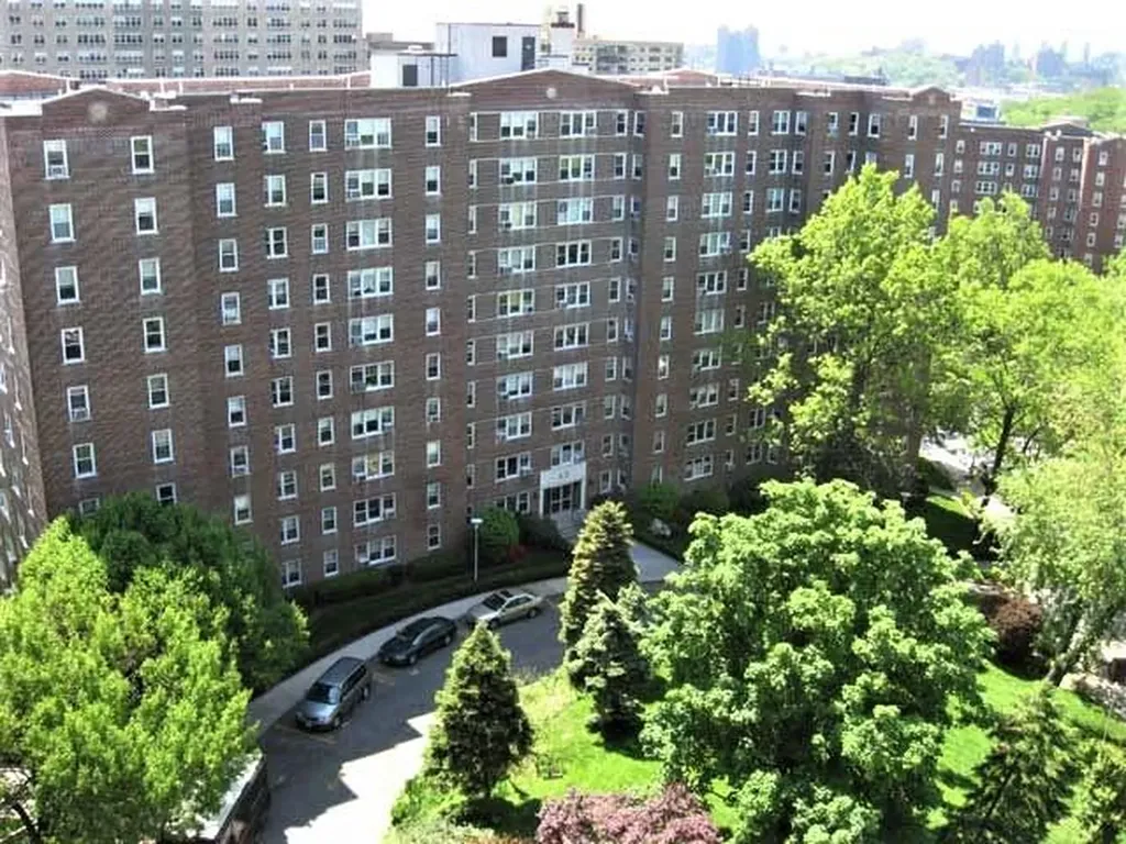 60 Knolls Crescent Bronx NY 10463