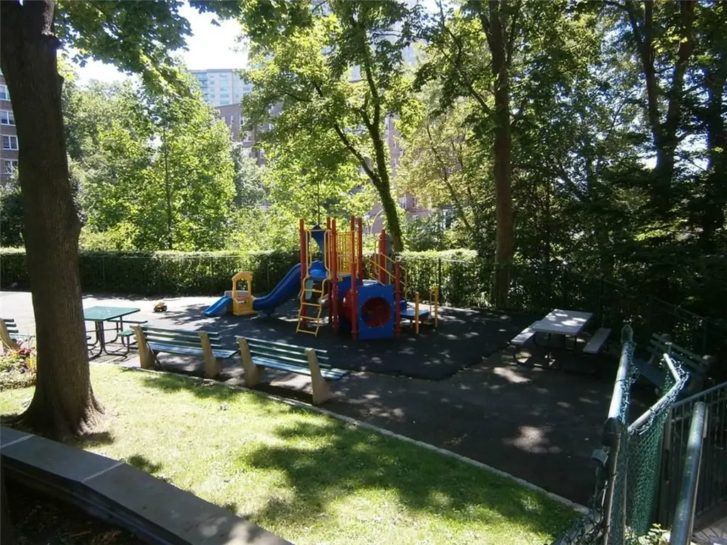 60 Knolls Crescent Bronx NY 10463