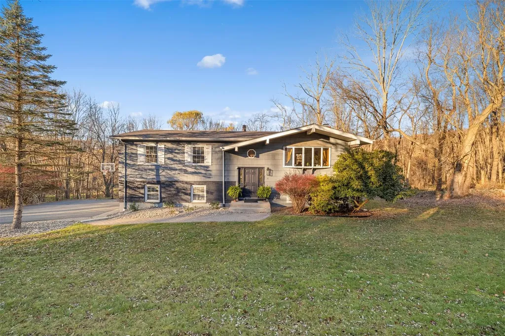 18 Waterbury Road Warwick NY 10990