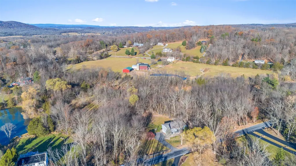 18 Waterbury Road Warwick NY 10990
