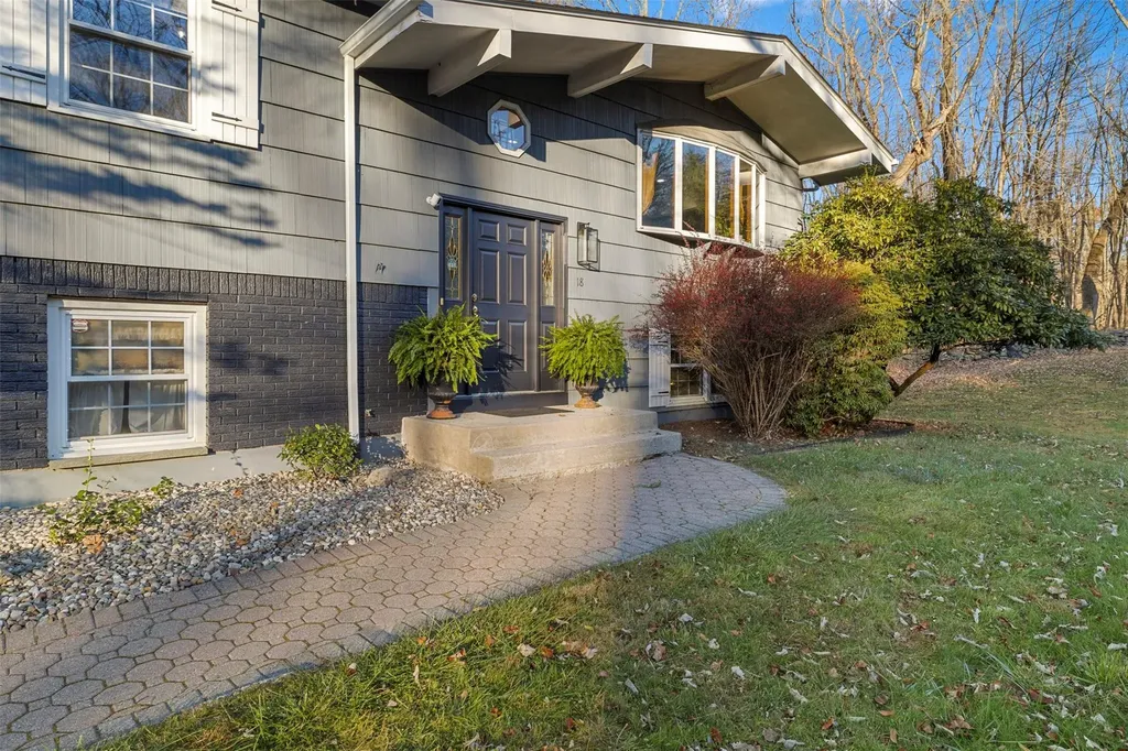 18 Waterbury Road Warwick NY 10990