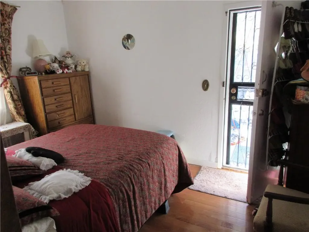 4351 De Reimer Avenue Bronx NY 10466