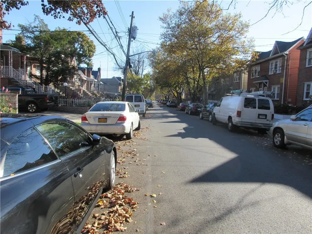 4351 De Reimer Avenue Bronx NY 10466