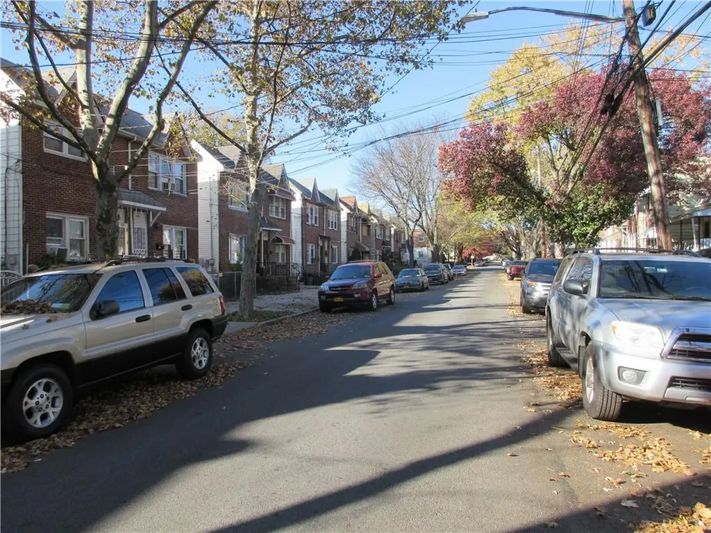 4351 De Reimer Avenue Bronx NY 10466