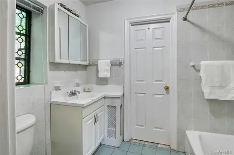 915 Wynnewood Road Pelham NY 10803