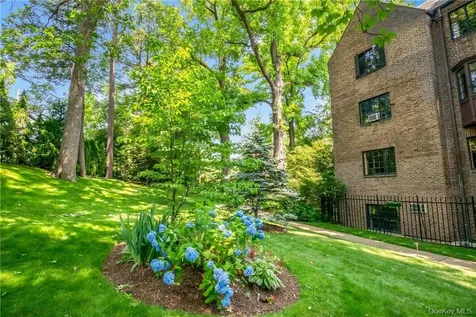 915 Wynnewood Road Pelham NY 10803