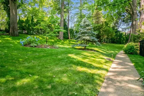 915 Wynnewood Road Pelham NY 10803