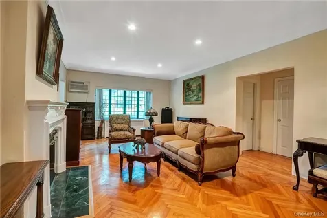 915 Wynnewood Road Pelham NY 10803