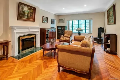 915 Wynnewood Road Pelham NY 10803