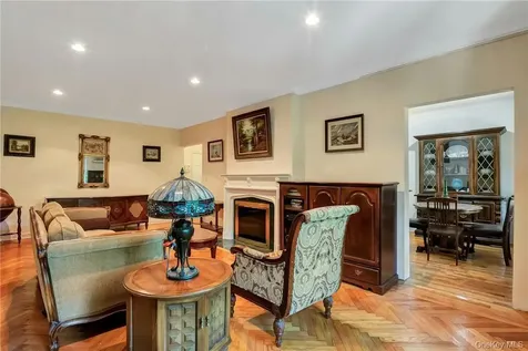 915 Wynnewood Road Pelham NY 10803