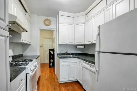 915 Wynnewood Road Pelham NY 10803