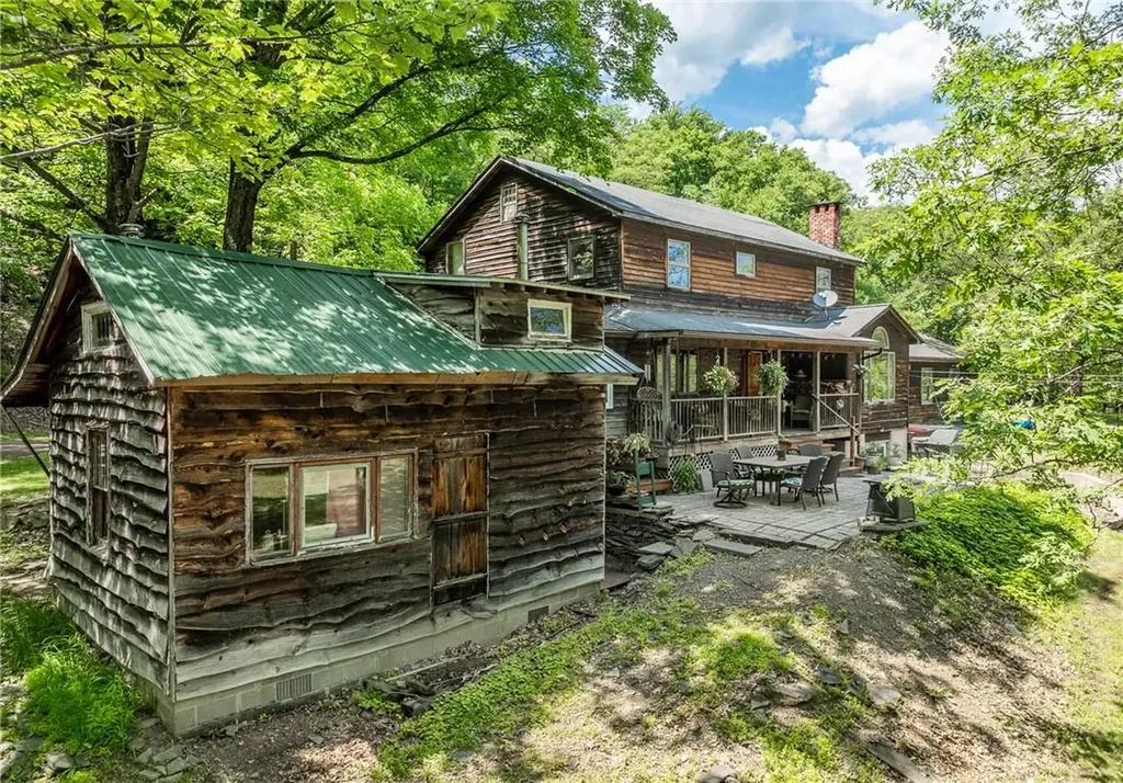231 Manorville Road Saugerties NY 12477