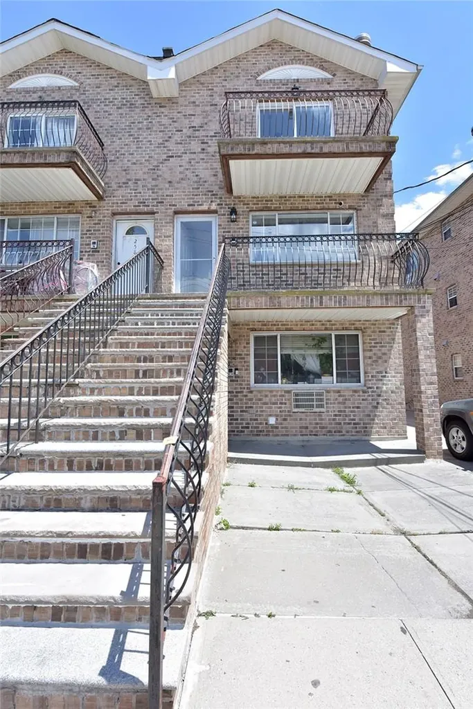 256 Graff Avenue Bronx NY 10465