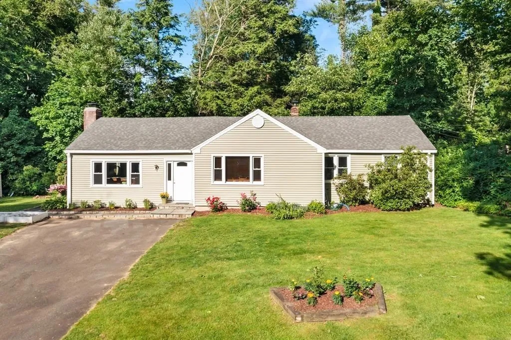 17 Buttonball Drive Newtown CT 06482
