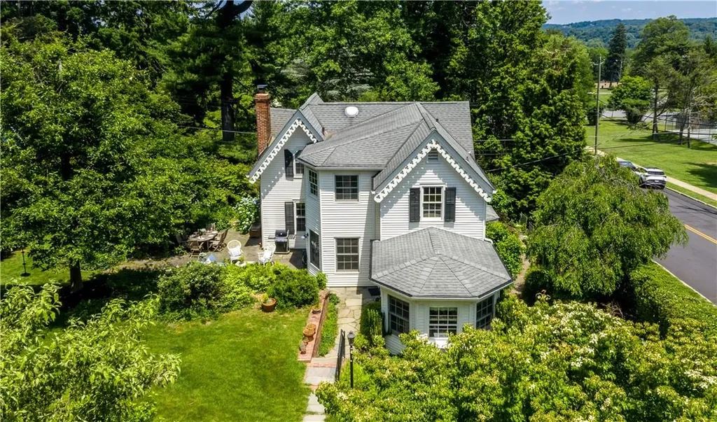 136 Clinton Avenue Dobbs Ferry NY 10522
