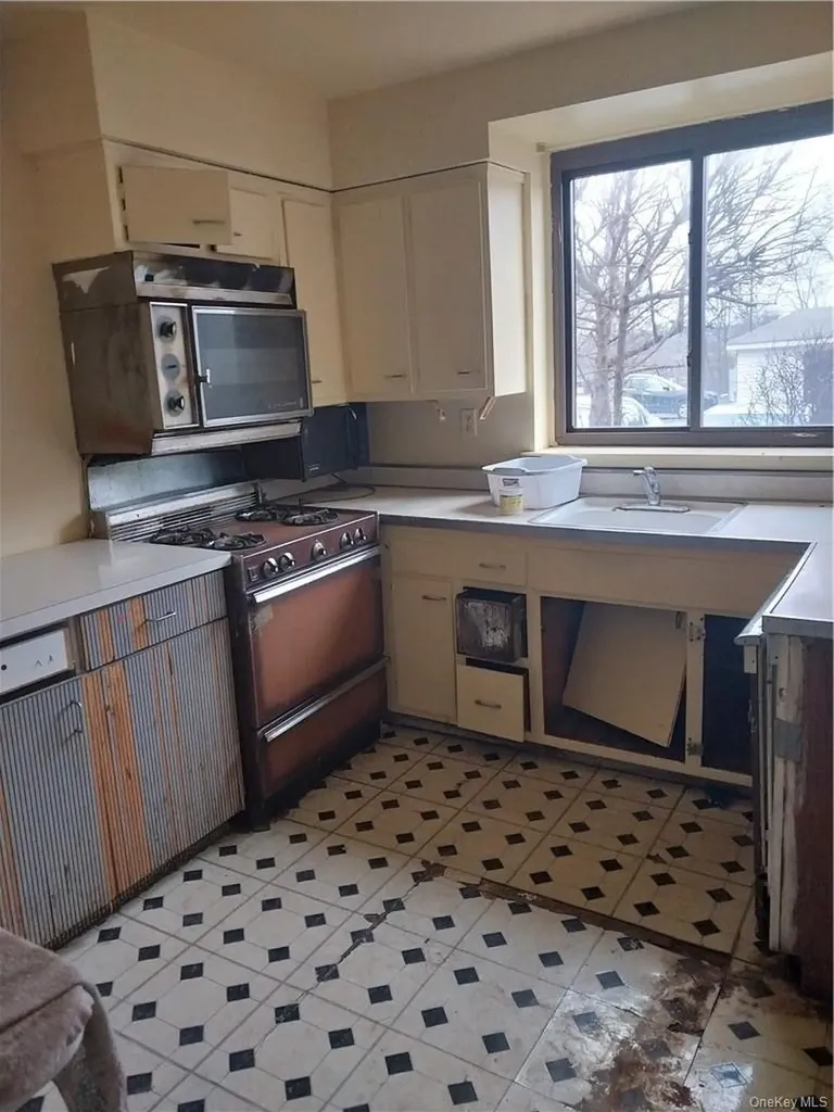 250 N Main Street Spring Valley NY 10977