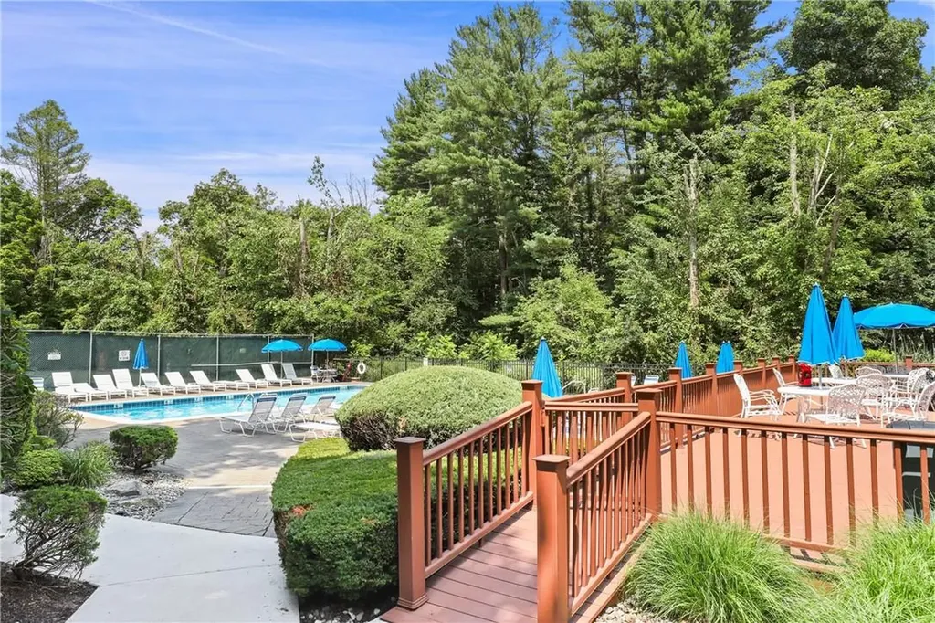 806 Orchard Hill Lane Brewster NY 10509