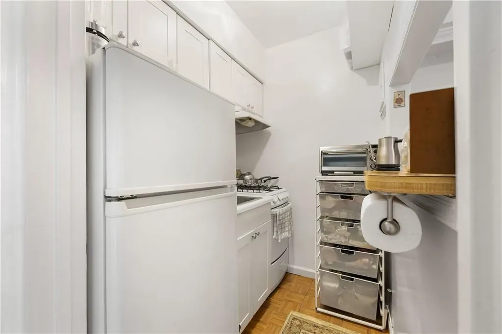 7 Bryant Crescent White Plains NY 10605