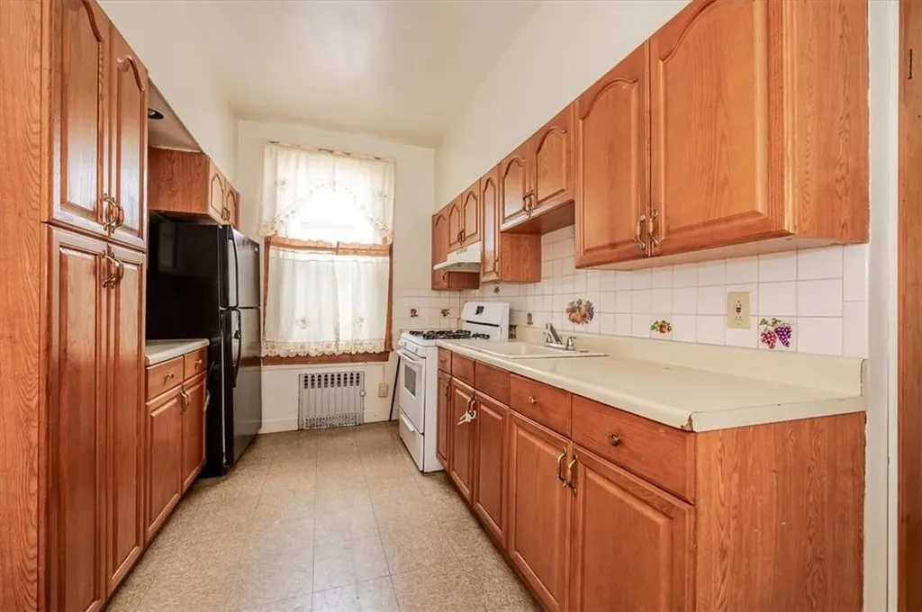 417 Hawthorne Street Brooklyn NY 11203