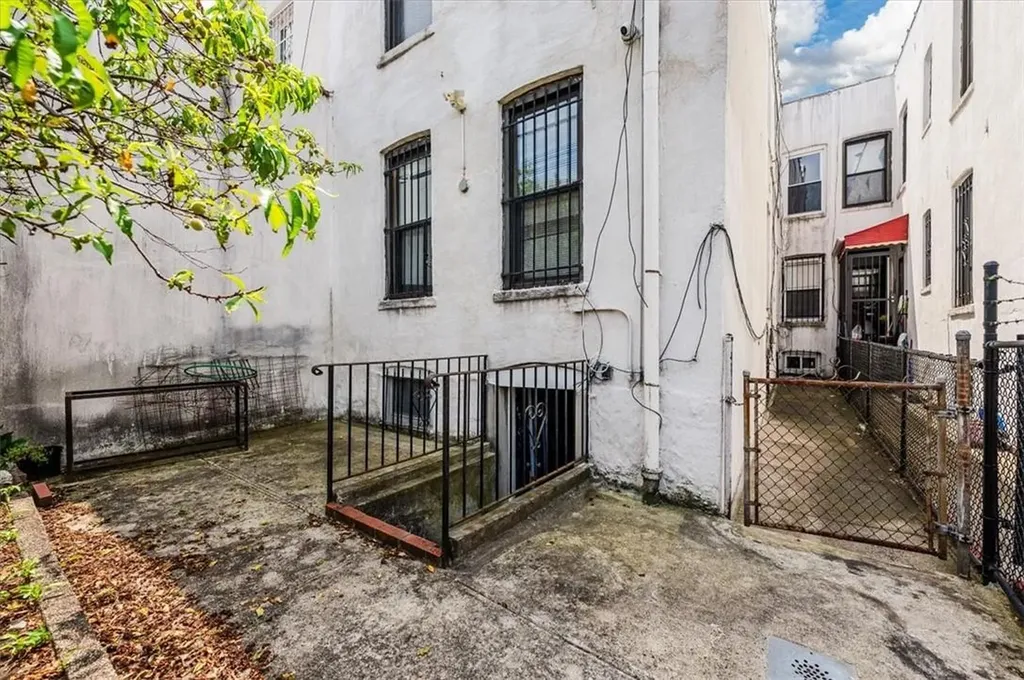 417 Hawthorne Street Brooklyn NY 11203