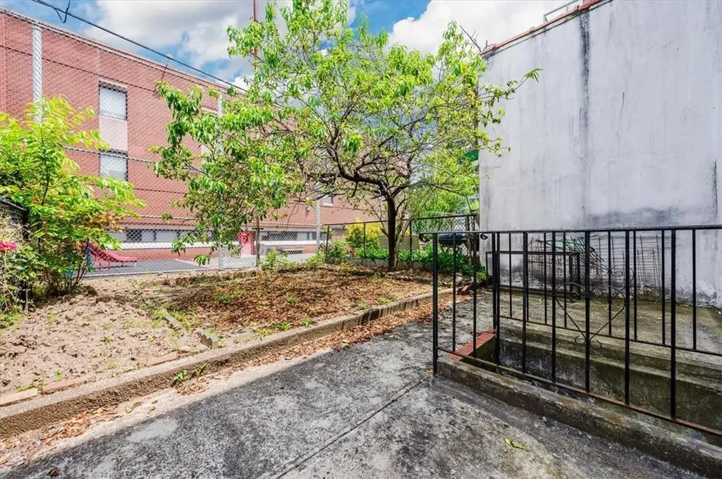 417 Hawthorne Street Brooklyn NY 11203