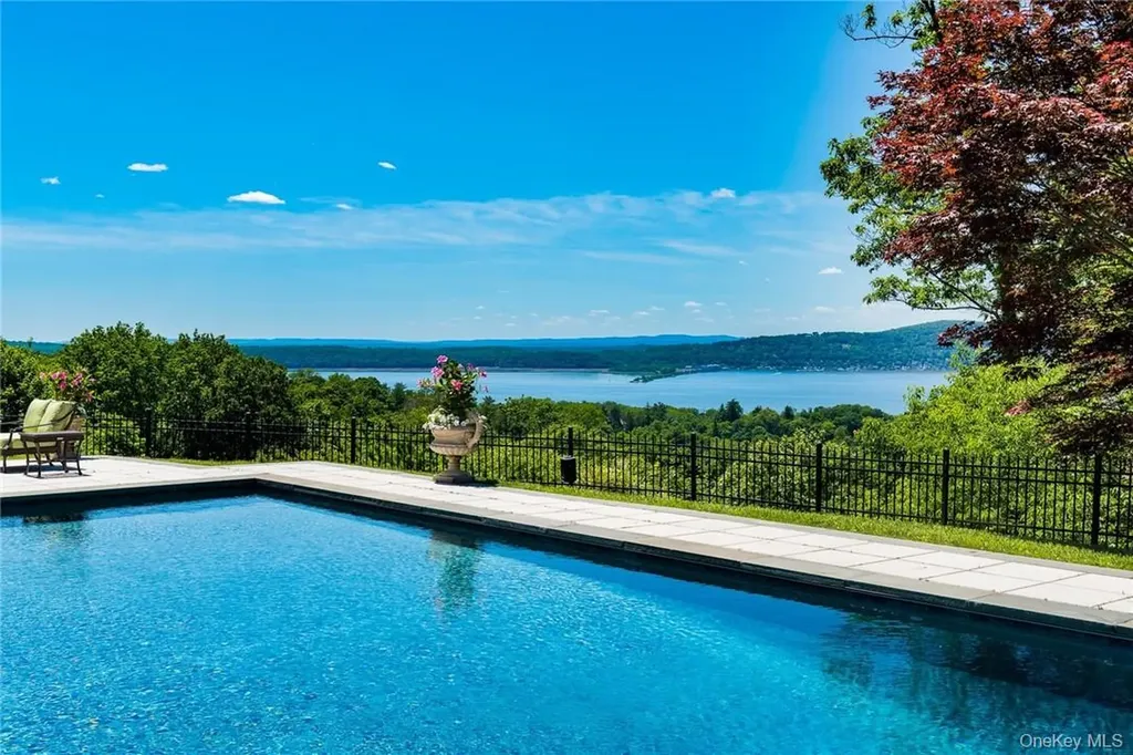 11 Carriage Trail Tarrytown NY 10591