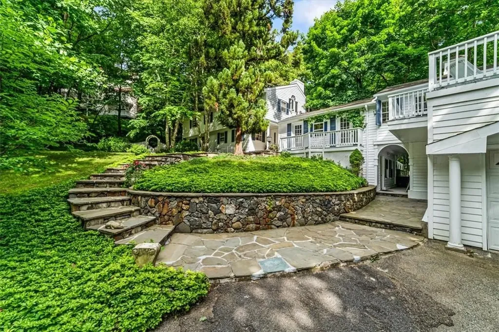 145 Walgrove Avenue Dobbs Ferry NY 10522