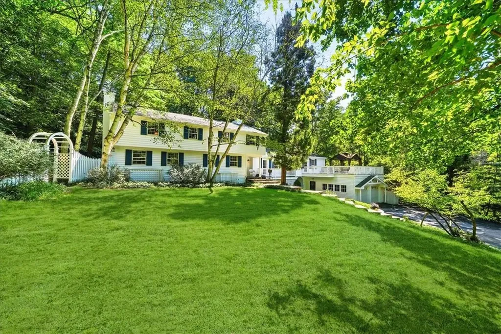 145 Walgrove Avenue Dobbs Ferry NY 10522