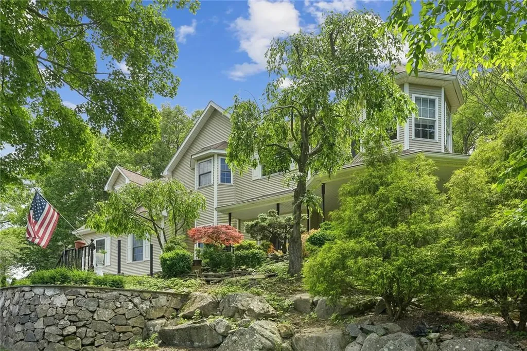 21 Hawk Nest Road Tomkins Cove NY 10986